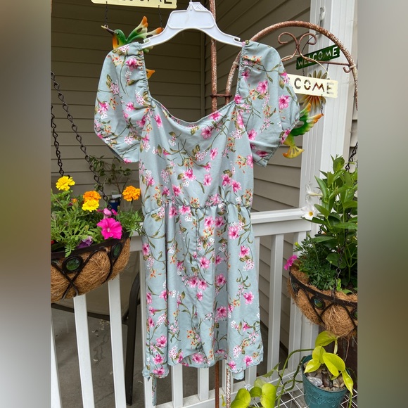 NWT Lily Rose Sz-L Beautiful, Unique, Great Design-Square Neck or Cold Shoulder - Picture 8 of 17